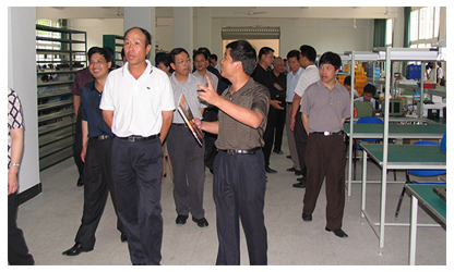 福建省委常委、政法委書記徐謙一行視察虹潤(rùn)公司